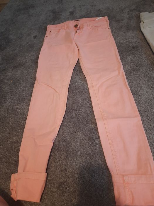 Spodnie damskie polecam.