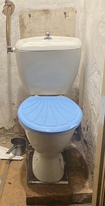 Пластиковий бачок для унітазу настінний