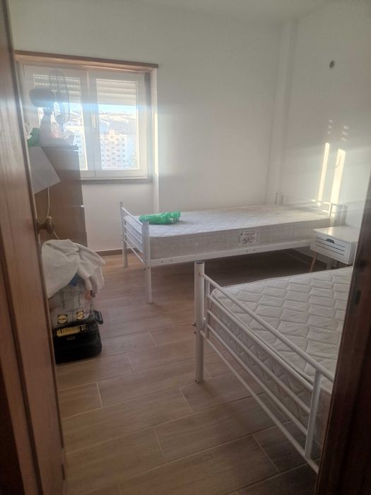 Quarto partilhado duas pessoas disponível em Odivelas – 8 min do metro!
