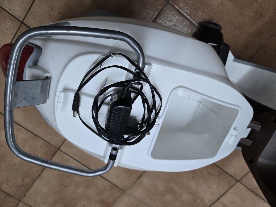 Mota eléctrica Vespa criança