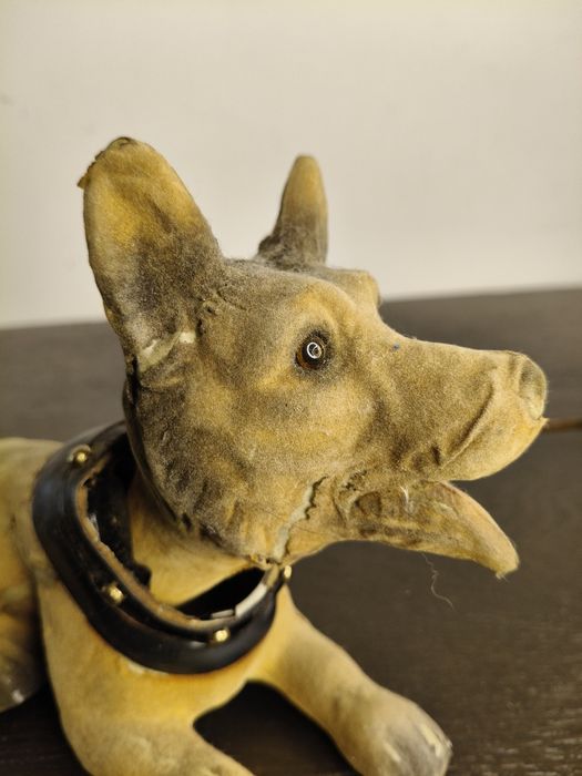 Stary plastikowy owczarek niemiecki z kiwającą się głową PRL ⁴⁶