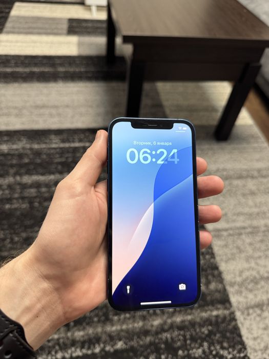 Айфон 12 в хорошем состоянии