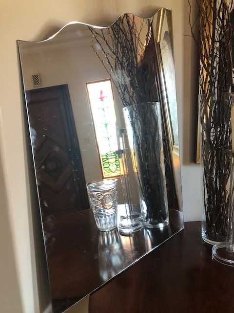 Espelho em bom estado.