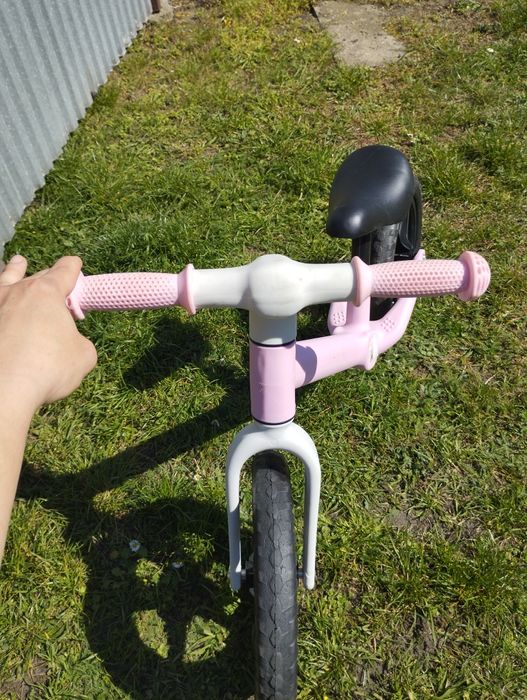 Rowerek biegowy dla dziewczynki