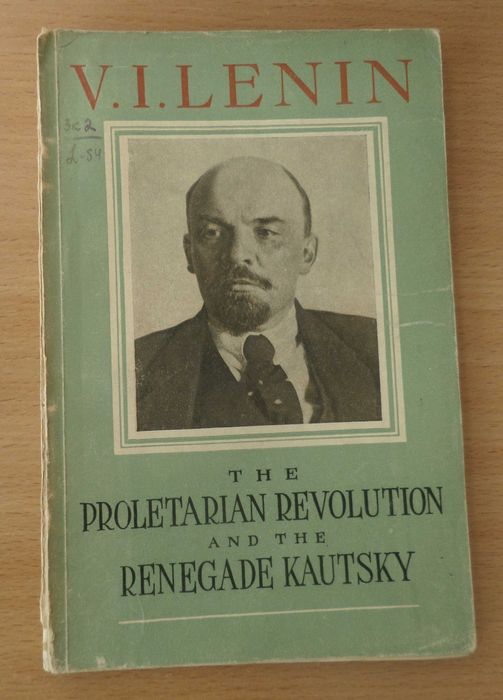 Книга В. И. Ленин-V. I. Lenin на английском языке. 1947 год.