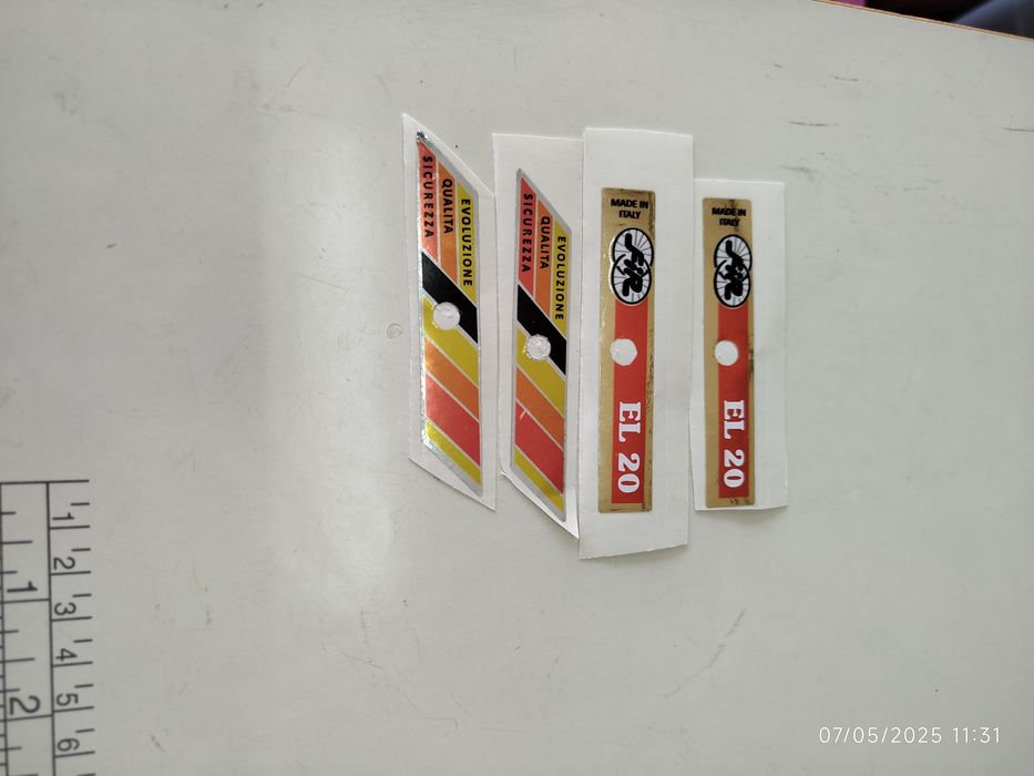 Decalques em vinil laminado