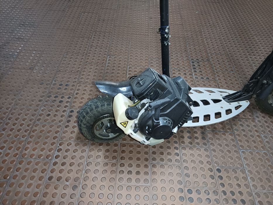 Trotinete a gasolina motor a cima dos 65cc