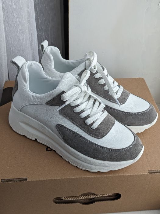 Кросівки жіночі шкіряні