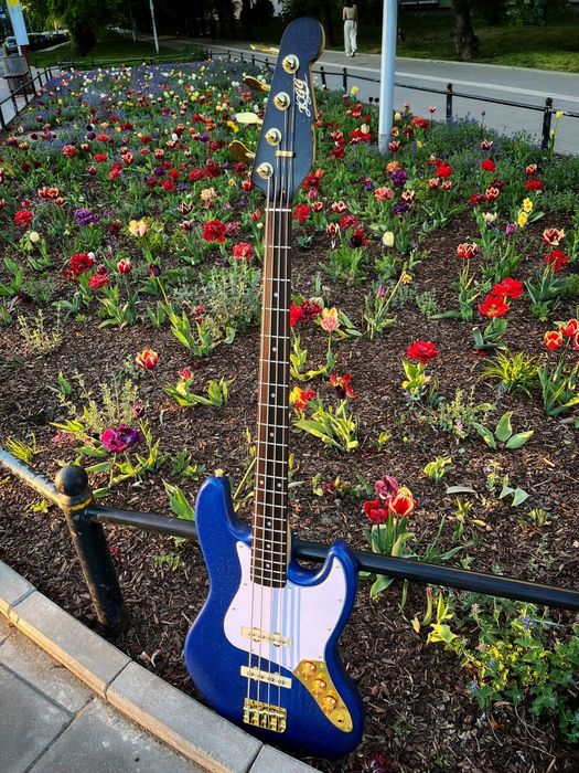 Jazz Bass Midnight Blue Gold / Alinco 5