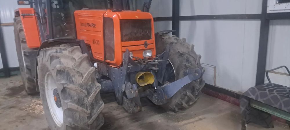 Renault 90.34  Ciągnik Renault 90.34  tuz I wom przedni