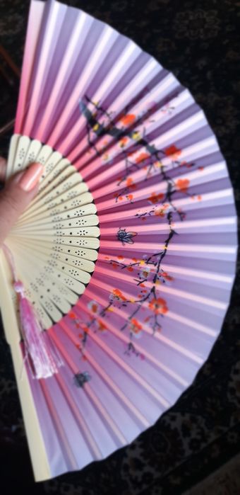 Яркие,  красивые  вееры.