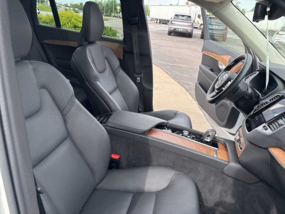 Volvo Xc90      2024