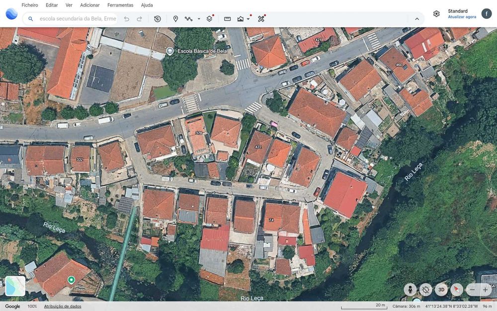 Ermesinde - Moradia de 4 frentes com terreno, em propriedade total com dois andares para restauro/investimento.