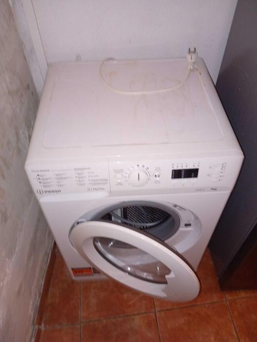 Frigorífico Qilive Q6627 + Máquina de lavar roupa Indesit IM 762