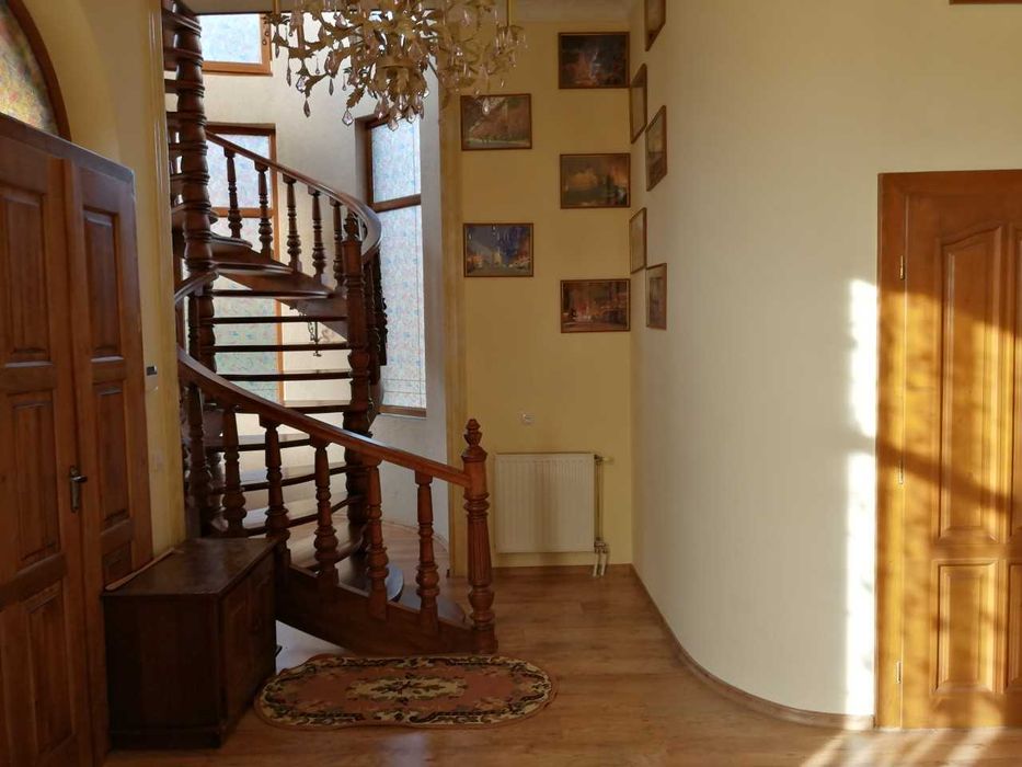 Продається готель в смт. Шаян