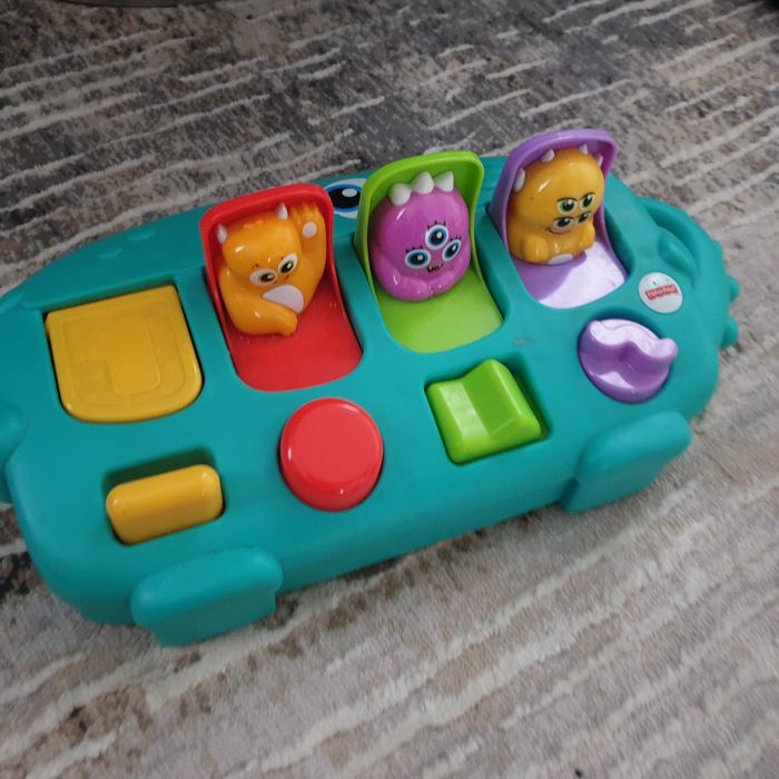Stworek z niespodziankami Fisher Price