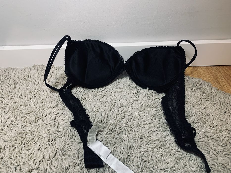 Piękny czarny biustonosz 75 A push up
