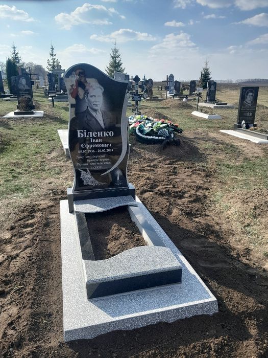 Бетоні плити,обмостки пам'ятники та перемички"