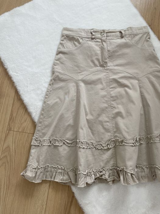 Beżowa spódnica do kolan M 38 basic