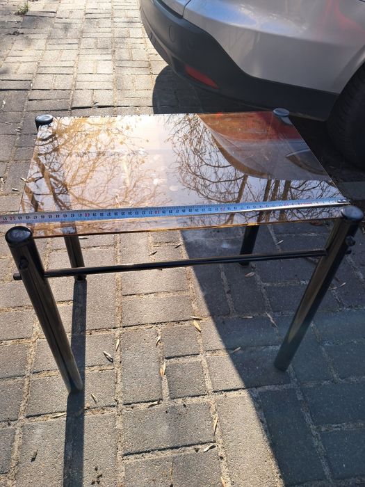 Stolik metalowy ze szkłem