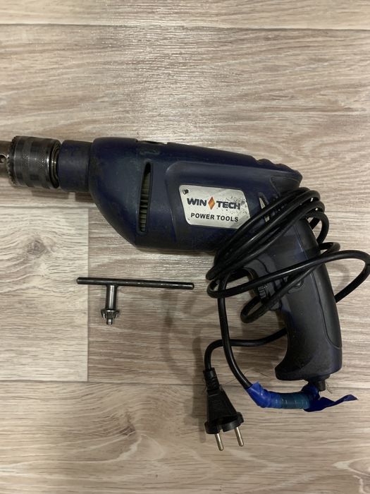 Электродрель в хорошем рабочем состоянии.