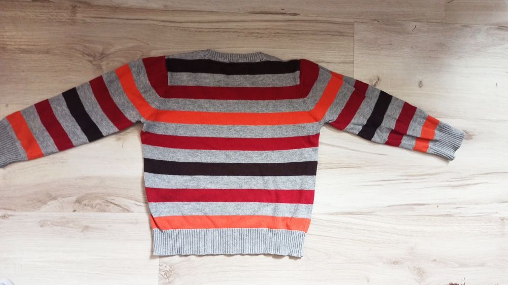 Sweter reserved 110