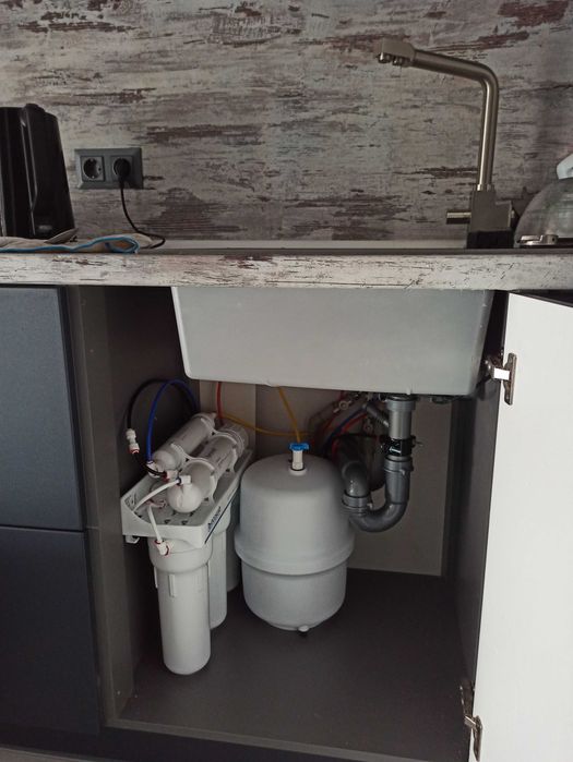 Установка и обслуживание фильтров для воды.