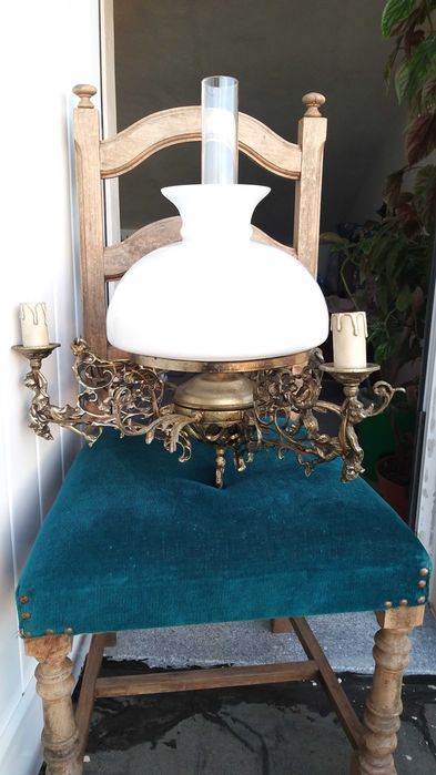 candeeiro antigo com 3 bocais mais uma chaminé