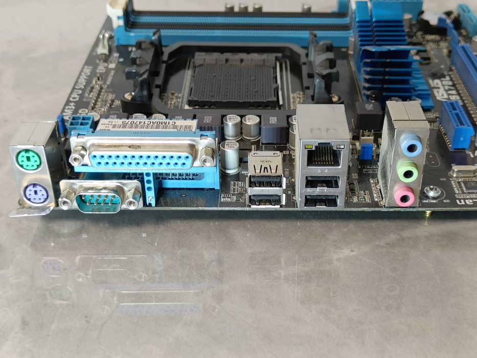 Материнська плата AMD ASUS M5A78L sAM3+ під процесори серії FX!