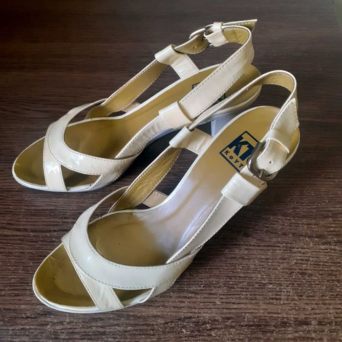 Босоніжки лаковані, розм. 38