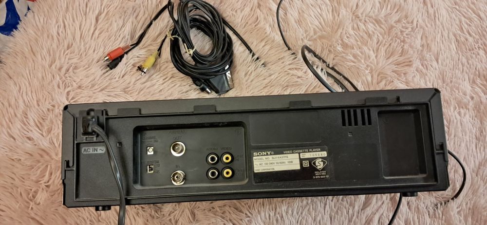 Продам відеомагнітофон Sony