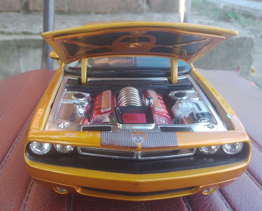 Модель Dodge Challenger Concept 1:18 Maisto