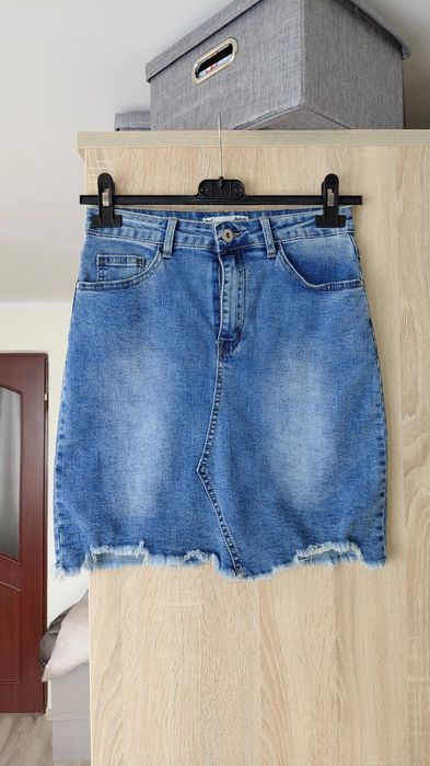 Jeansowa spódnica damska mini z wysokim stanem
