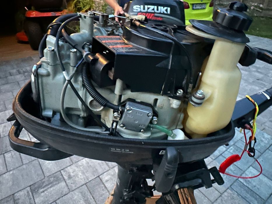 Silnik zaburtowy Suzuki 4 km 4-suwowy stopa S po serwisie