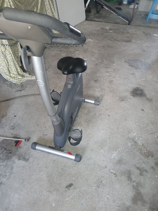 Bicicleta ginasio com pedais