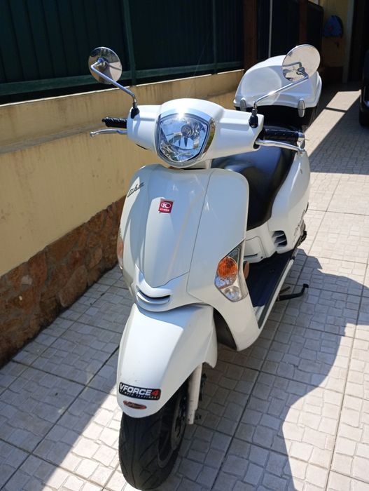 Vendo motorizada kynco like 125cc de 2015 com   20500 km