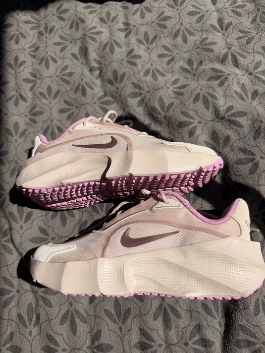 Snikiersy Nike Aura Edge