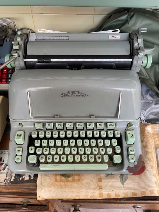 Máquina escrever antiga Hermes Ambassador