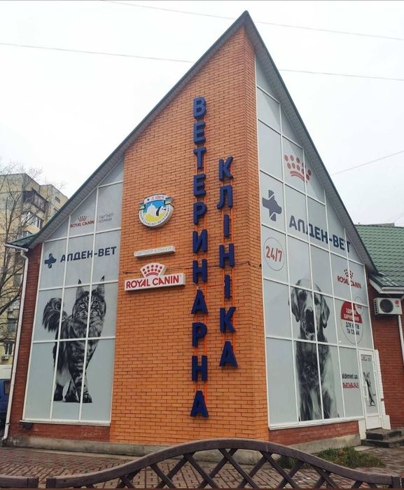 Оренда 260 м2 магазин клініка ресторан Приозерна 12-Б