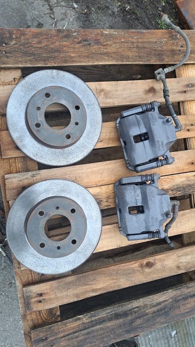 Комплект тормозів супорт диск ніссан прімера альмера nissan primera