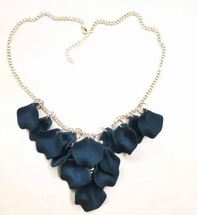 Kolczyki długie wiszące płatki akrylowe czarne