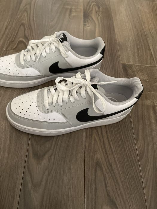 Buty Nike Court Vision Low w rozmiarze 40,5.