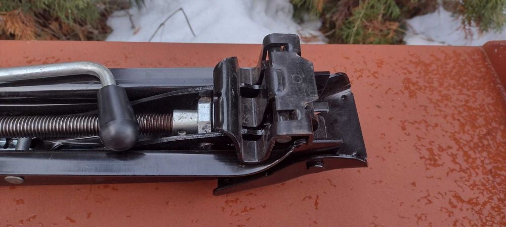 Lewarek podnośnik VW Skoda Audi Seat + klucz 17mm  ORYGINAŁ!!!