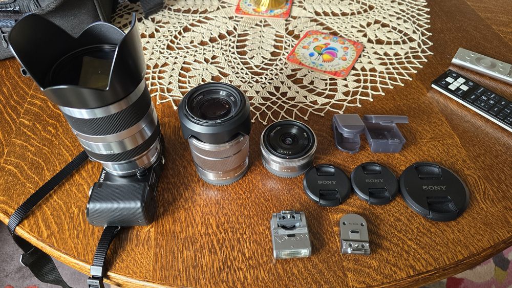 Sony Nex 5 z trzema obiektywami