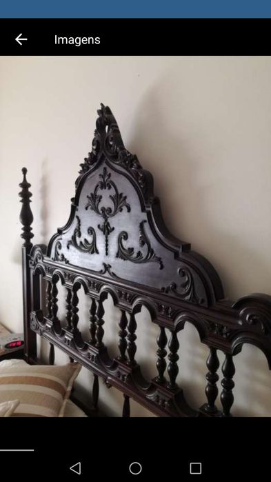 Cama de casal estilo século   XVII  com muito boa aparência.