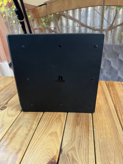 Продам PS4 pro 1TB