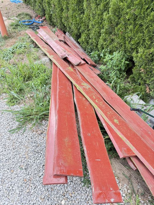 Deski z rozbiórki ogrodzenia – ok. 26 szt. + kilka krótszych