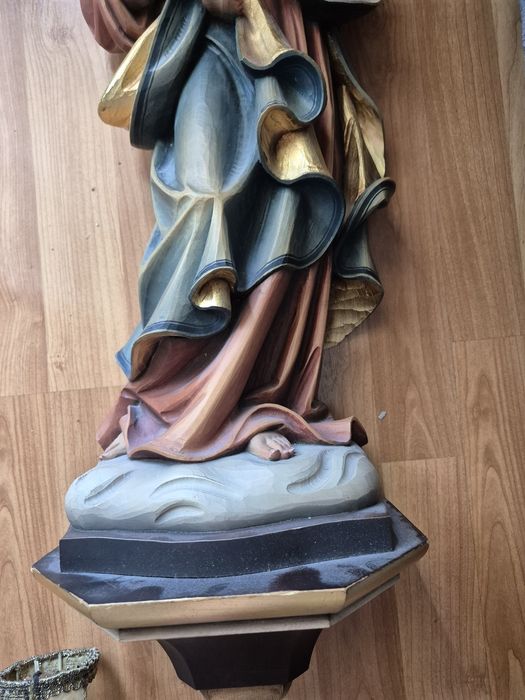 Madonna z dzieciątkiem z drewna