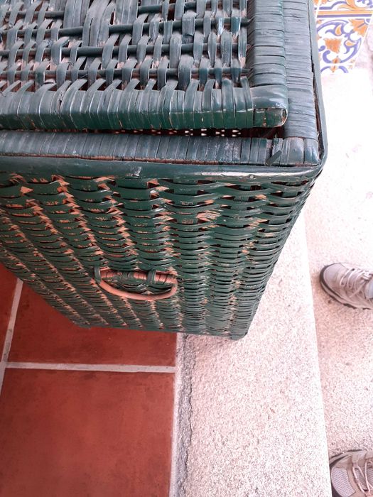 Cesto de roupa em palha