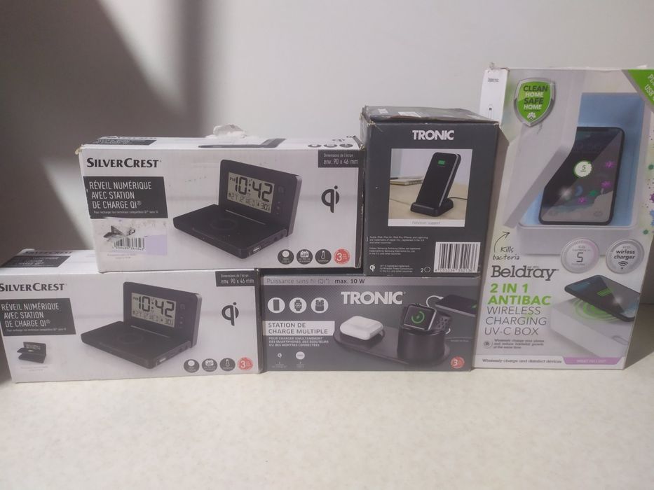 Електронний будильник індукційна зарядка